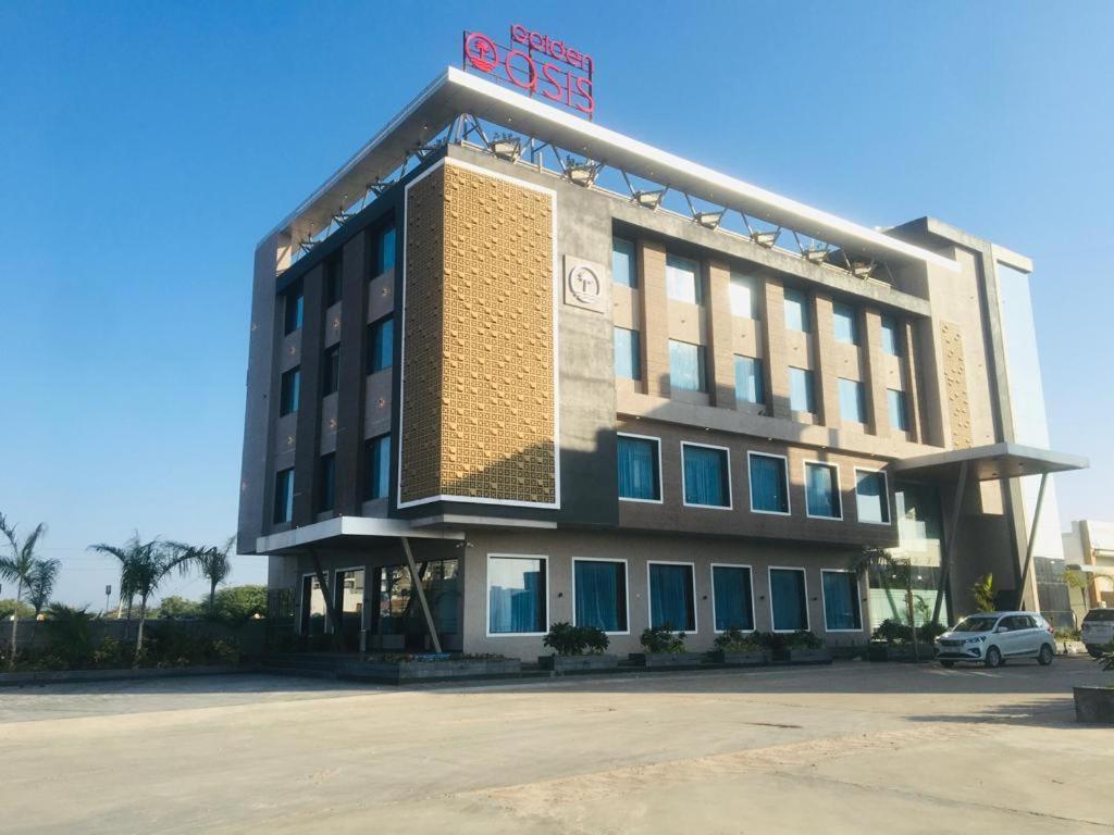Golden Oasis Hotel Mahesana Экстерьер фото
