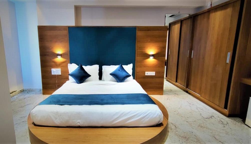 Golden Oasis Hotel Mahesana Экстерьер фото